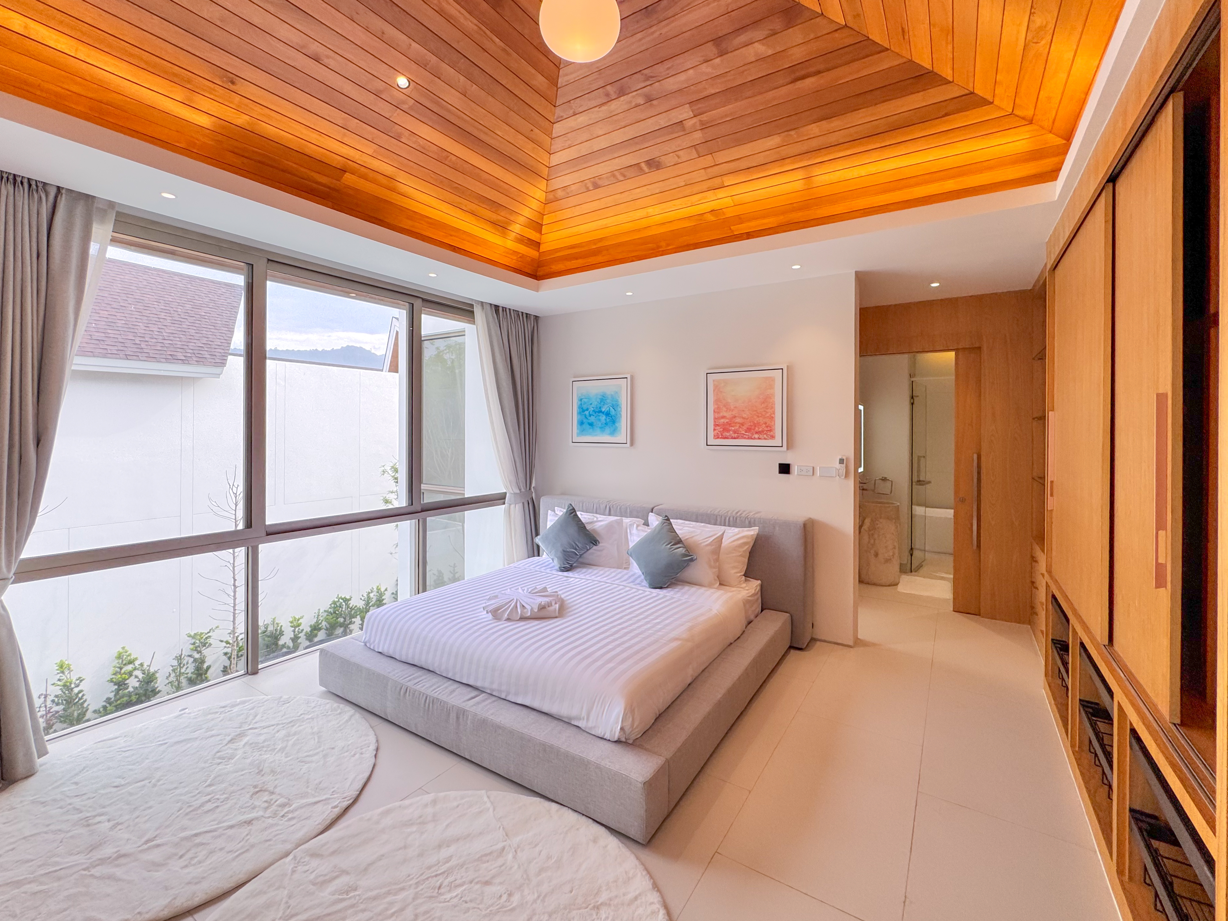 Luxpride Villa L8
