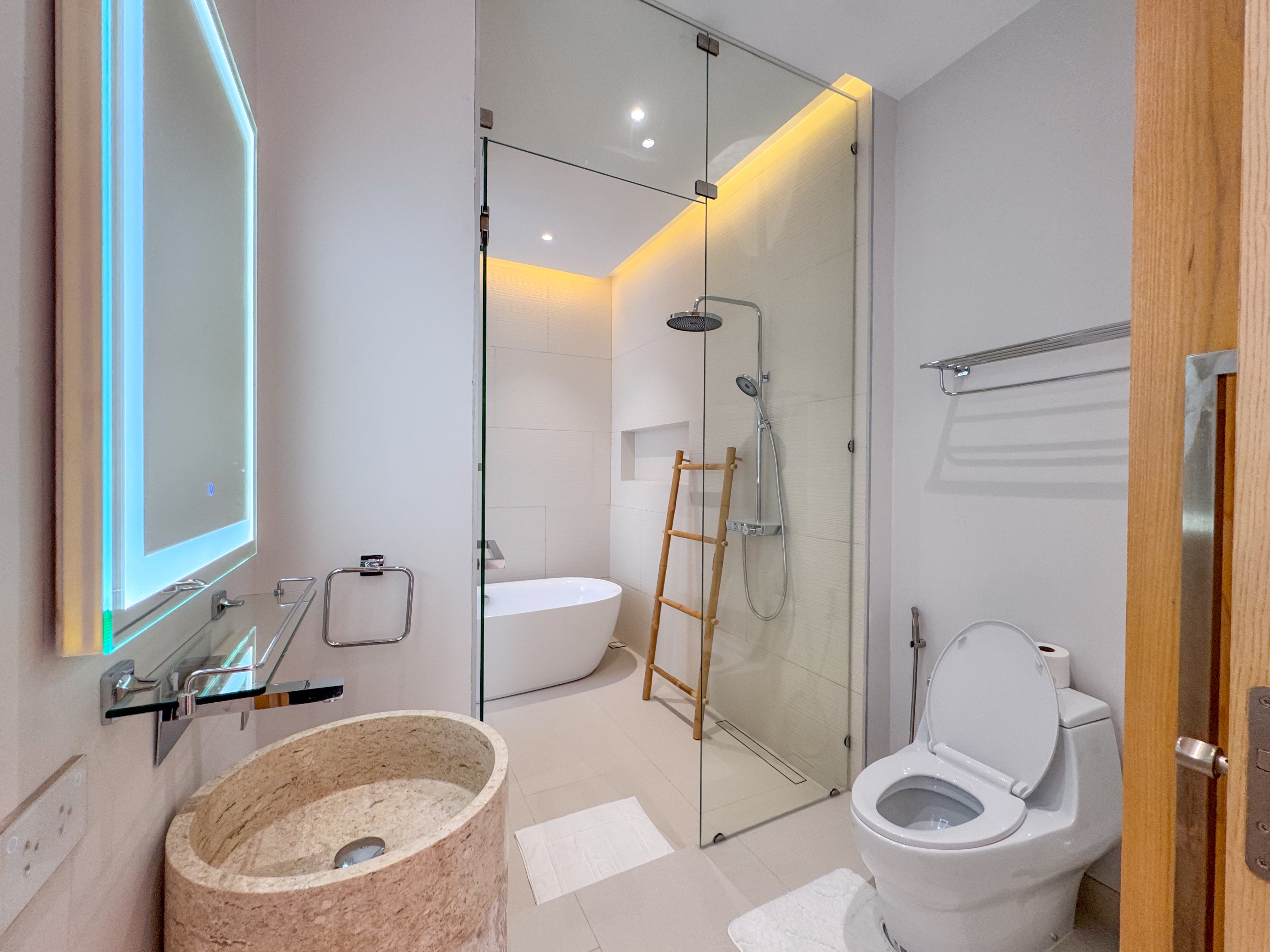 Luxpride Villa L8